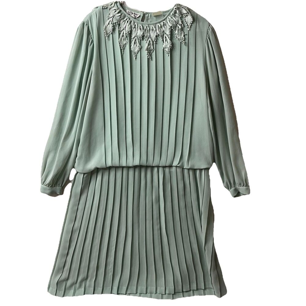 Vintage IN THE MOOD Gray Pleated Dress w/lace collar size 12 Green